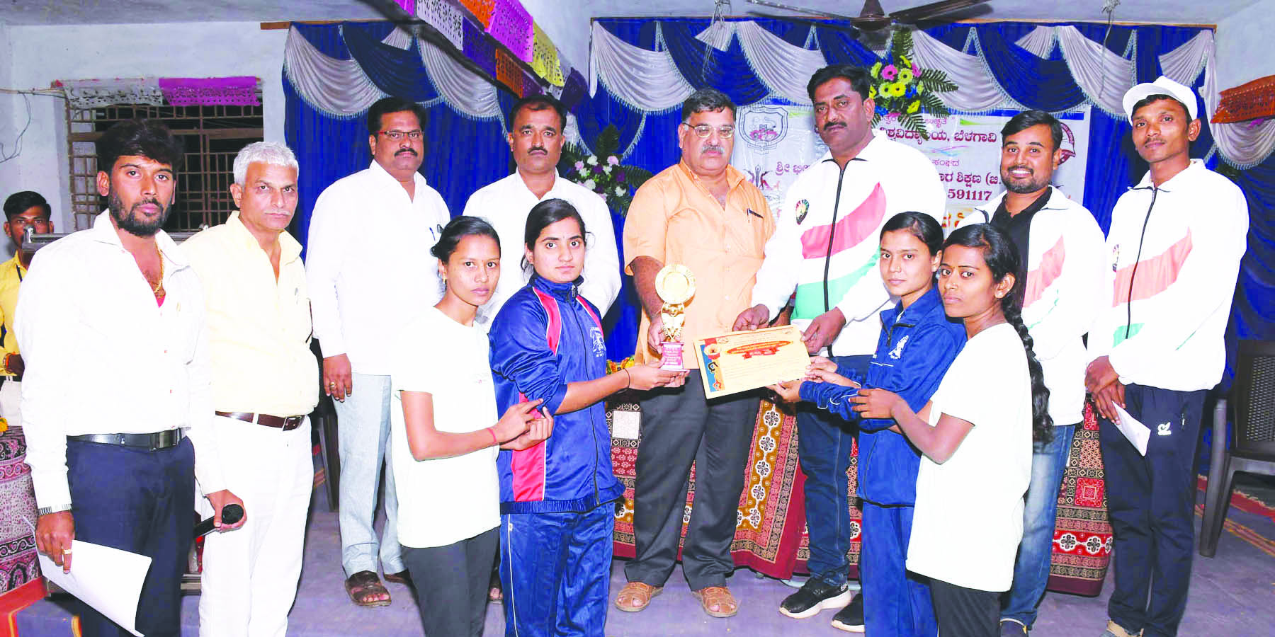 ಯೋಗಪಟುಗಳಿಗೆ ಬಹುಮಾನ ವಿತರಣೆ